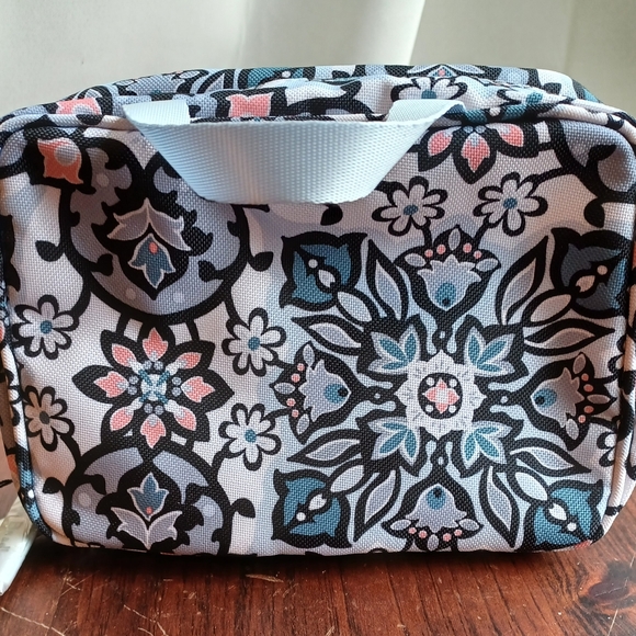 Vera Bradley Mini Zip-Around Cosmetic in Lisbon Medallion NWT - Picture 2 of 4